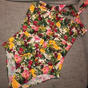 One piece swim suite